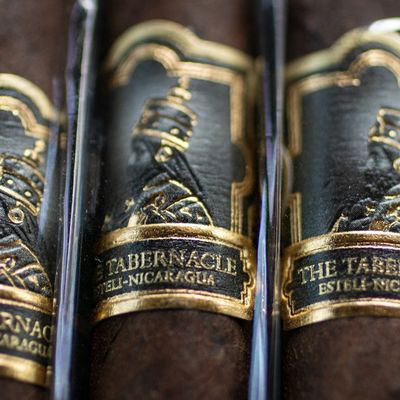 ราคาดี Custom Printed Embossed Waterproof Eco-friendly Cigar Band Labels and Stickers with Glossy Gold Foil for Premium Packaging ออนไลน์